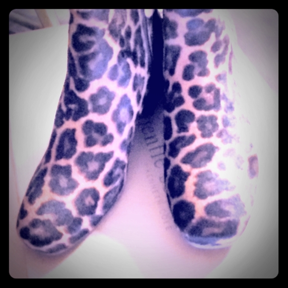 Gentle Souls Ella Bootie by Kenneth Cole - Picture 1 of 2